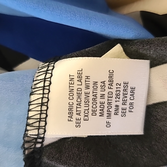 Dress Barn plus size sleeveless top. - Picture 5 of 6